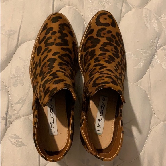 Leopard Print Cut Booties - Picture 3 of 3